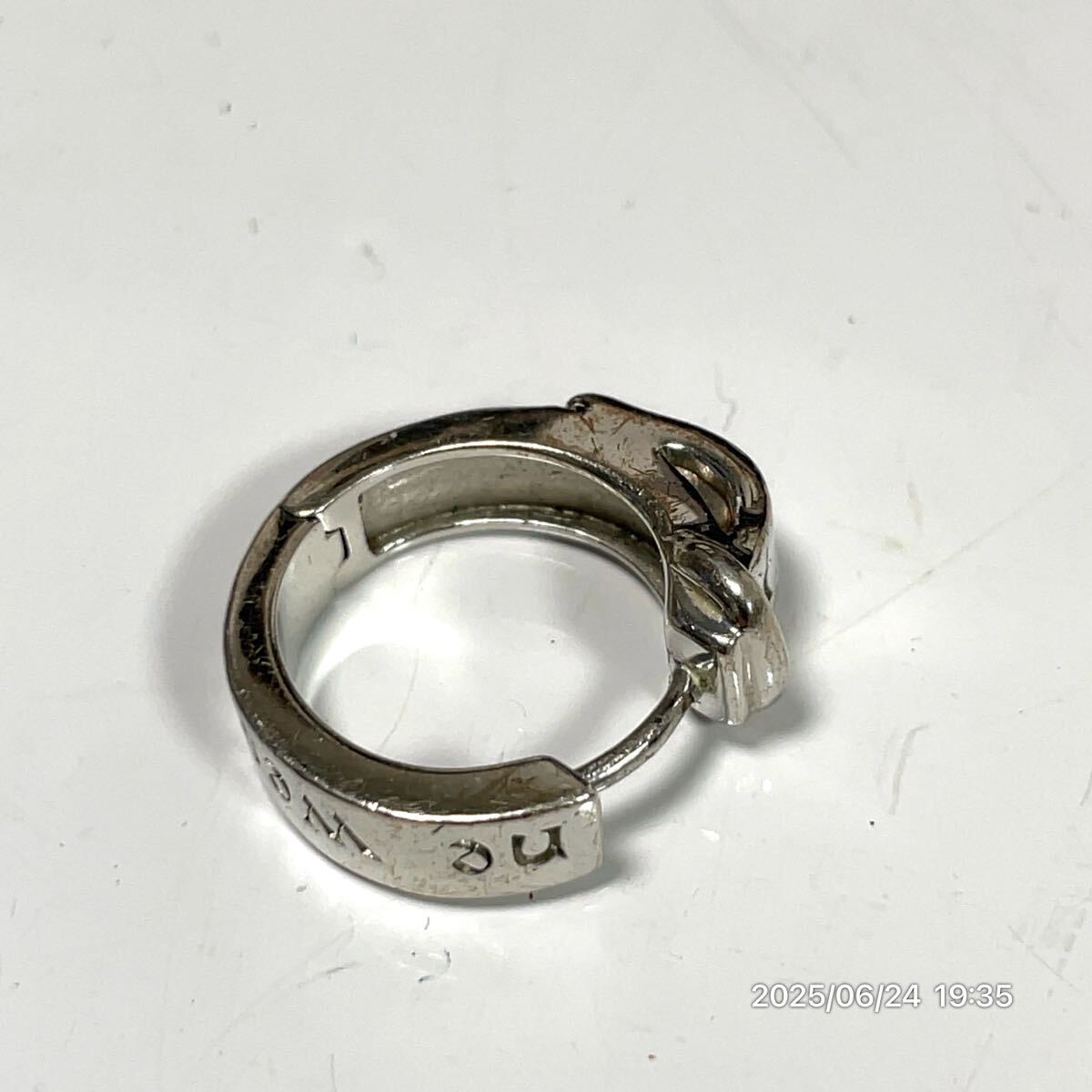 VW ヴィヴィアン ウエストウッド オーブロゴ リボン シルバーカラー 片耳 ピアス イヤリング アクセサリー 装飾品 小物_画像4