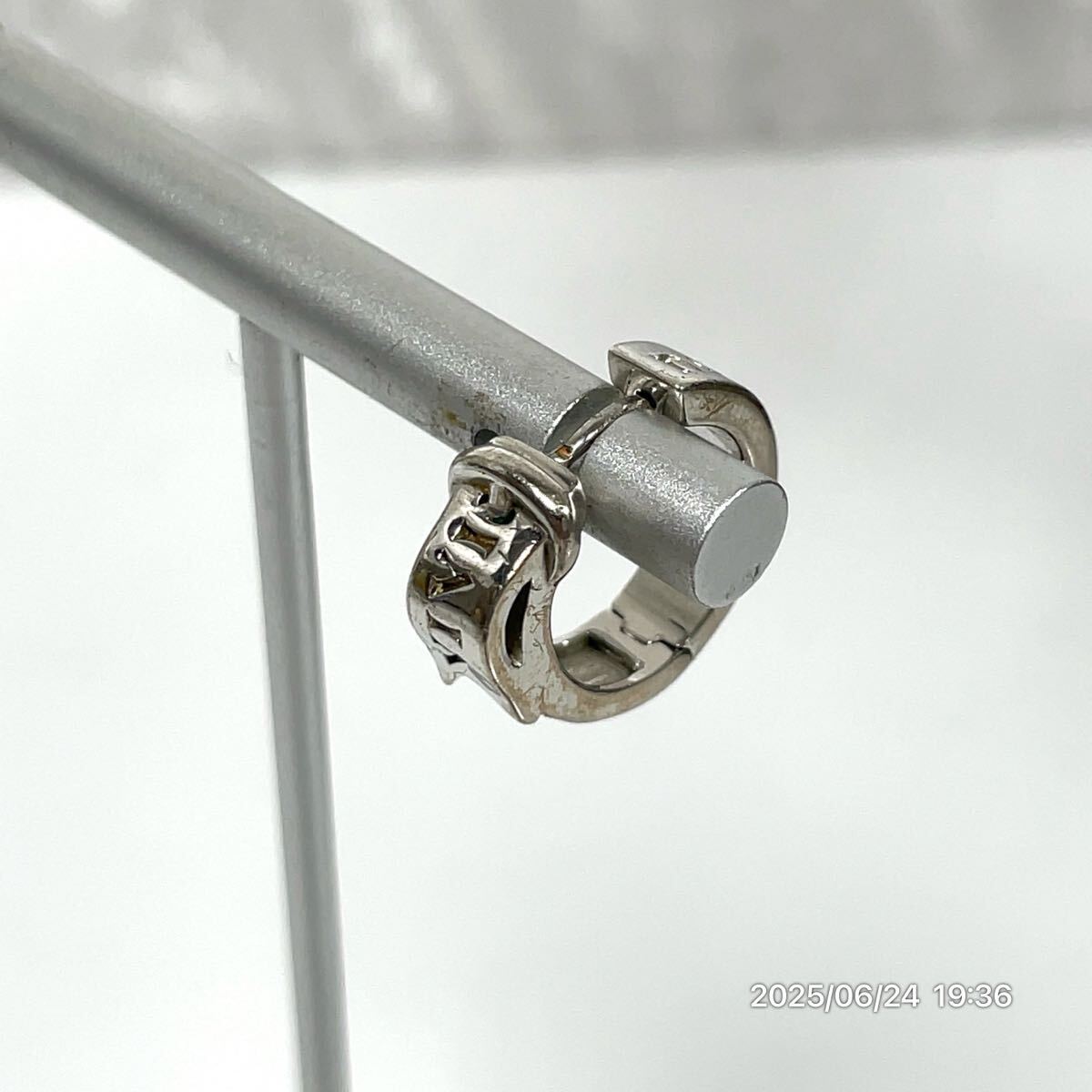 VW ヴィヴィアン ウエストウッド オーブロゴ リボン シルバーカラー 片耳 ピアス イヤリング アクセサリー 装飾品 小物_画像7