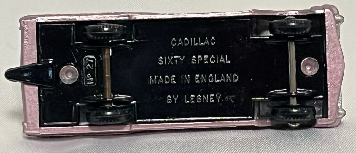 * подлинная вещь Matchbox :Matchbox Cadillac седан No.27 Англия производства Vintage металлик розовый серия с ящиком текущее состояние товар 