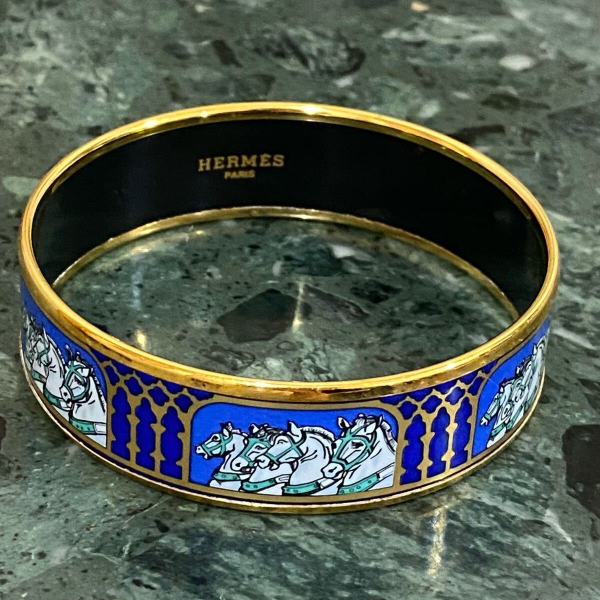 HERMES エマイユGM バングル 四頭馬 七宝焼 ゴールド×ブルー HERMES エマイユGM バングル 四頭馬 七宝焼 ゴールド×ブルー