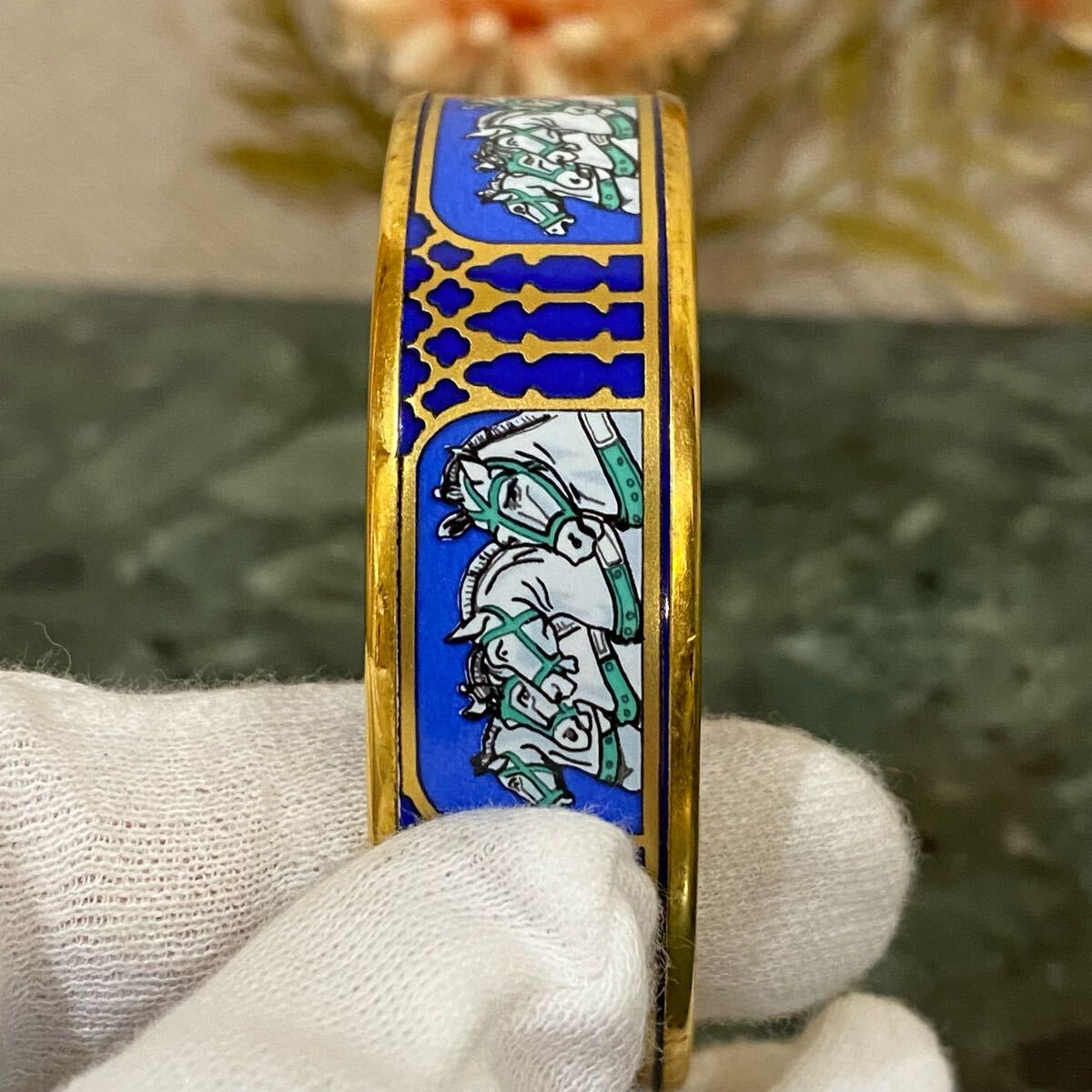 HERMES エマイユGM バングル 四頭馬 七宝焼 ゴールド×ブルー HERMES エマイユGM バングル 四頭馬 七宝焼 ゴールド×ブルー
