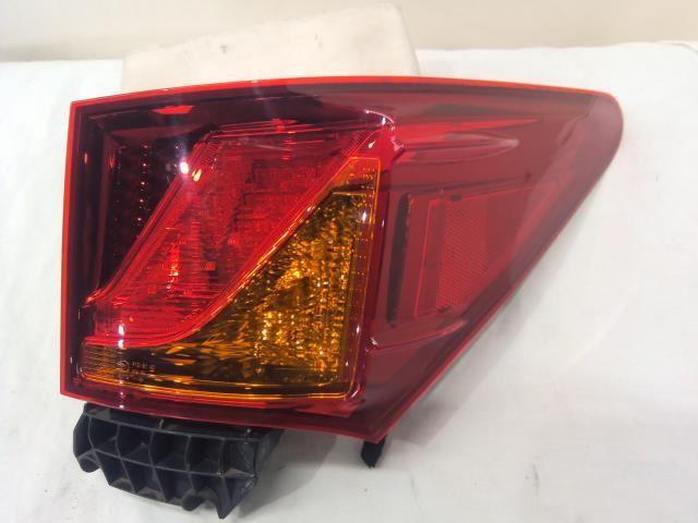 レクサス GS DAA-AWL10 右テールランプ バージョンL 077 81551-30C80_画像1