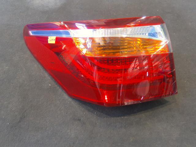 レクサス LS DAA-UVF45 左テールランプ LS600H Iパッケージ 8V3 81561-50230_画像1