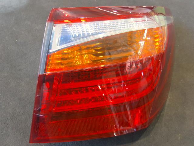 レクサス LS DAA-UVF45 右テールランプ LS600H Iパッケージ 8V3 81551-50230_画像4
