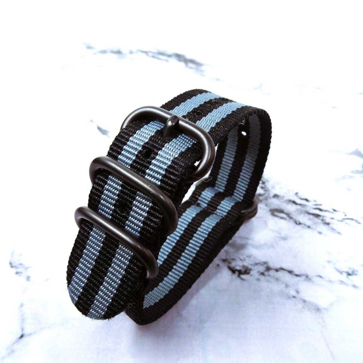 〓新品〓未使用品〓ミリタリー系ストライプNATOナイロン腕時(shí)計(jì)ストラップ〓ブラックステンレス制ピンバックル〓幅20mm 〓