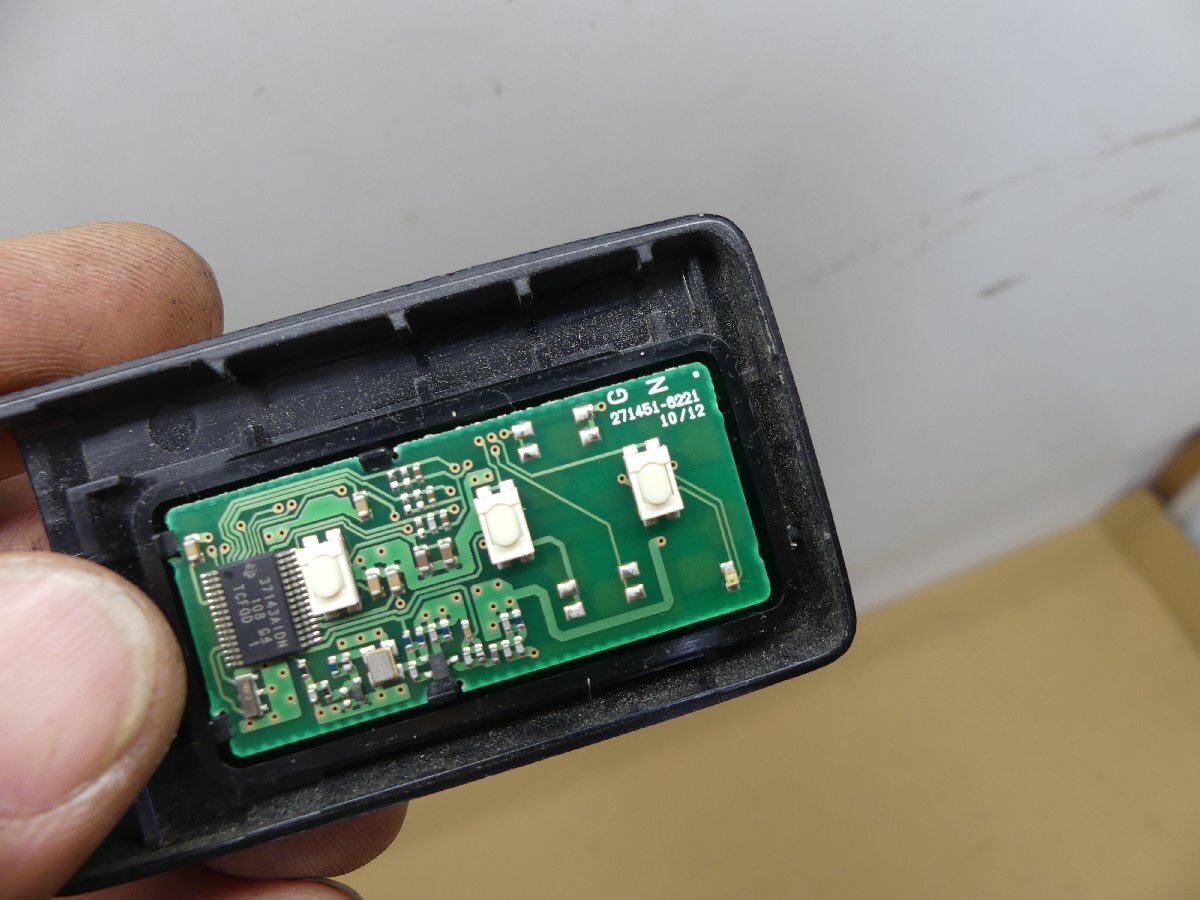 B1121 イ S スバル エクシーガ YA9 純正 スマート キー キーレス カギ 鍵 リモコン 3ボタン 271451-6221