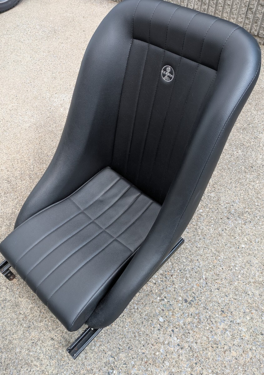 ローバーミニ用シートレール付きコブラシートです。