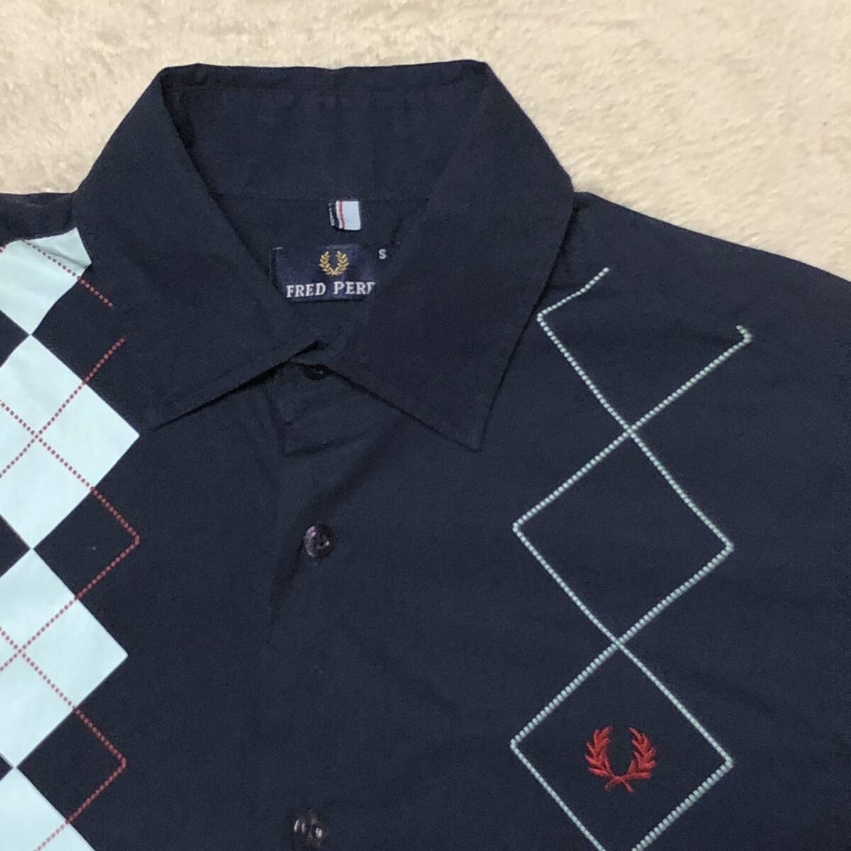 美品 フレッドペリー FREDPERRY 半袖シャツ 月桂樹刺 アーガイル柄 ネイビー Sサイズ
