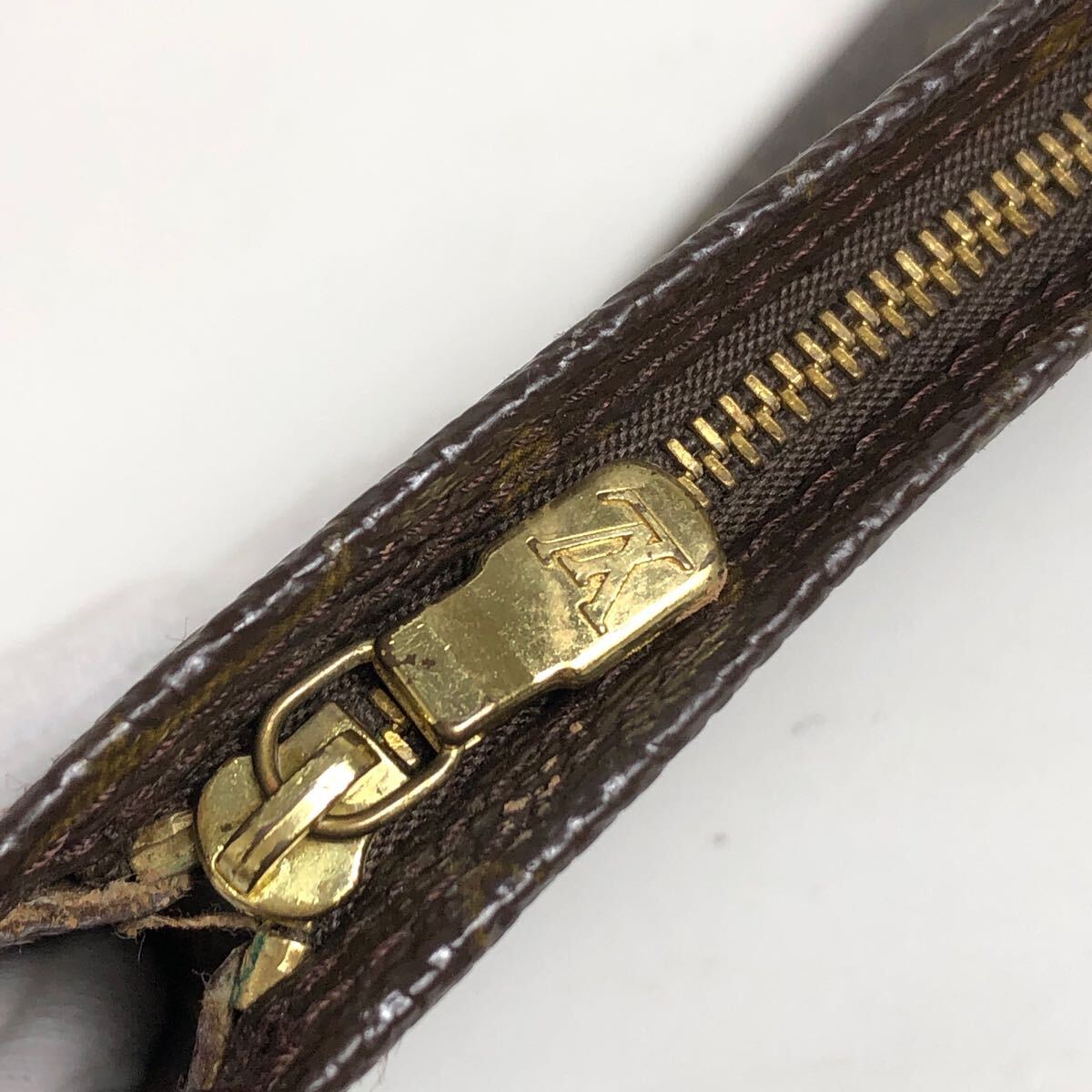 *8D372/Louis Vuitton Louis Vuitton / ковш приложен сумка / сумка / принадлежности /LV Logo / монограмма / Gold металлические принадлежности / Brown / чай 