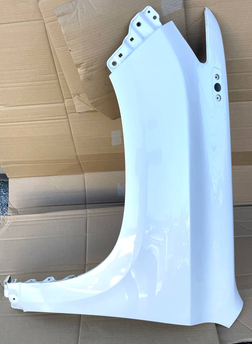 トヨタ・ランクル　プラド　TRJ150　純正　左側 フェンダー(中古品)_画像1
