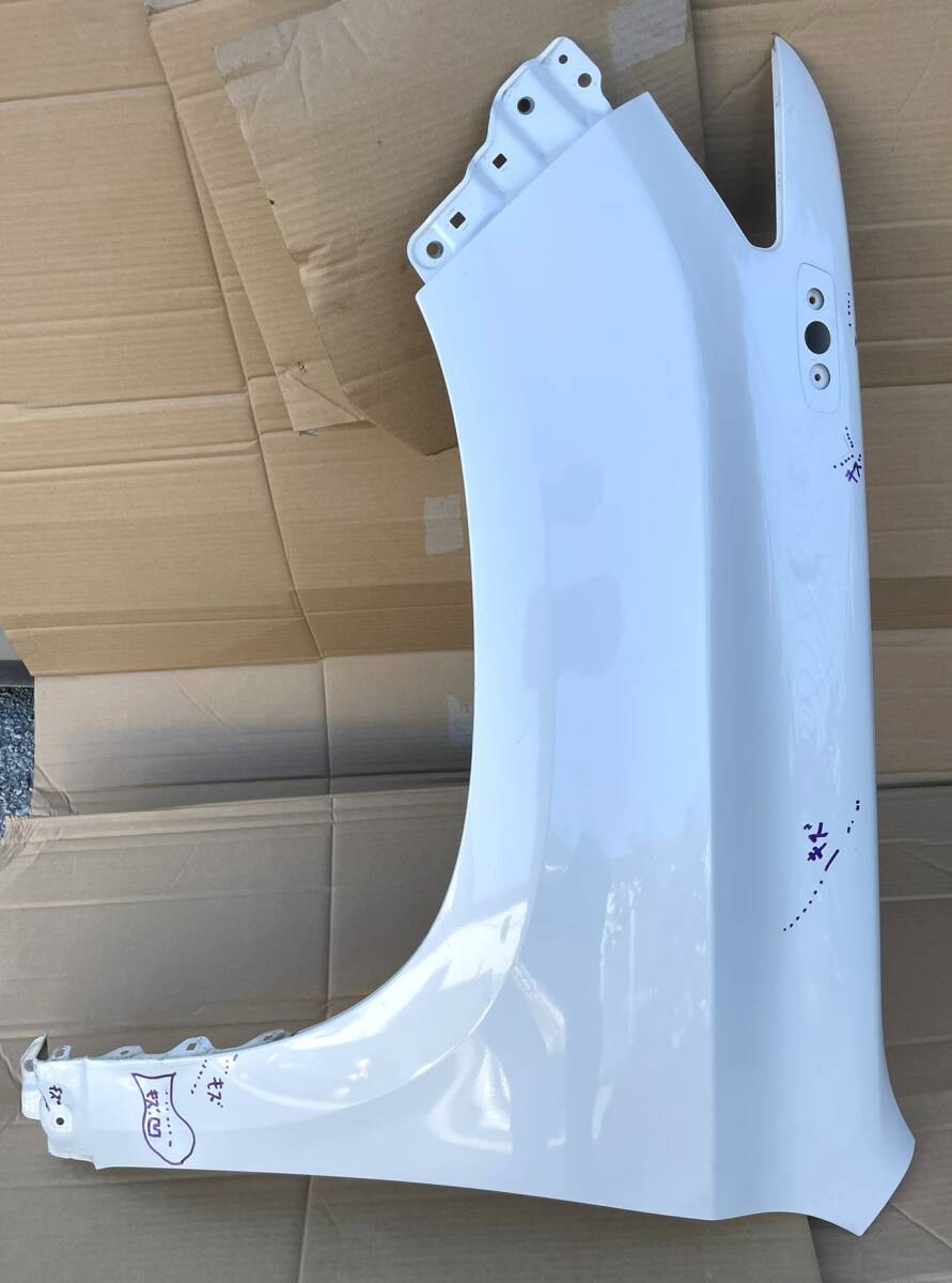 トヨタ・ランクル　プラド　TRJ150　純正　左側 フェンダー(中古品)_画像2