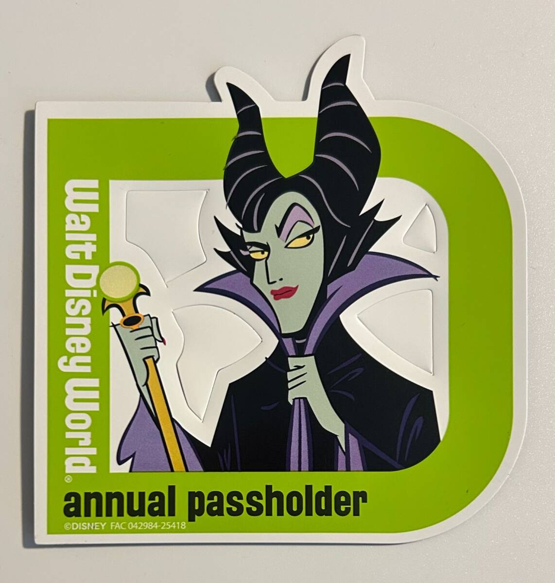 勲章 2025 Walt Disney World Maleficent Annual Passholder Magnet
