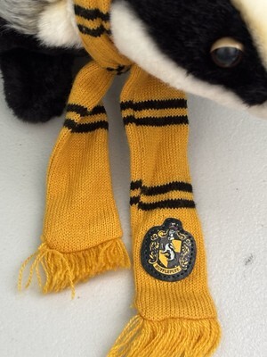 ヨビニオンマルル Harry Potter Hufflepuff Badger Plush Wizarding World