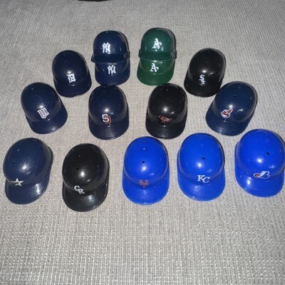 イラストデータ Vintage MLB Baseball Batting Helmets Plastic Mini Ice Cream