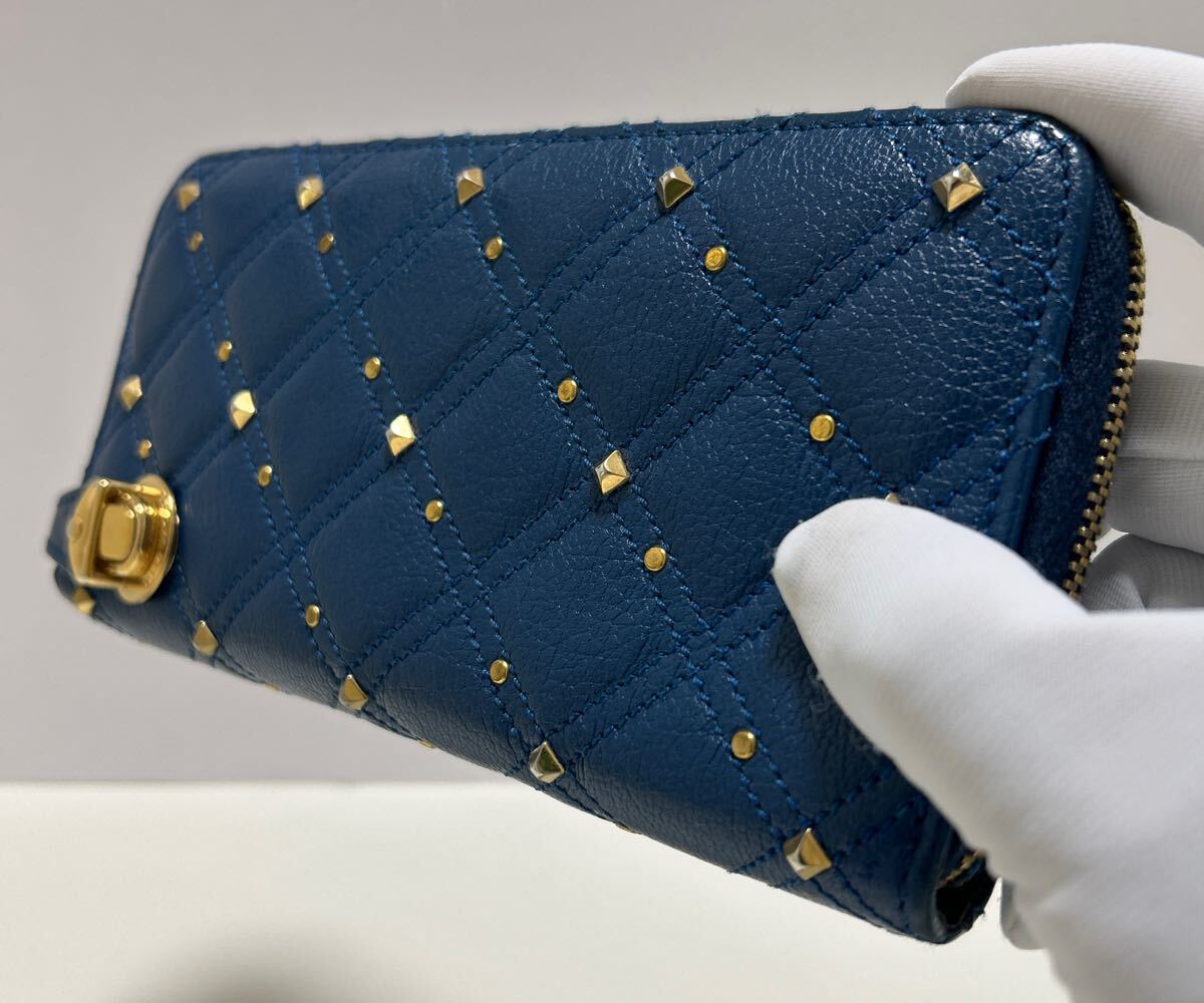 ☆袋付き☆ ◆MARC JACOBS マークジェイコブス　ラウンドジップ 長財布　ブルー◆　キルティング　スタッズ　大容量 【送料無料】0612