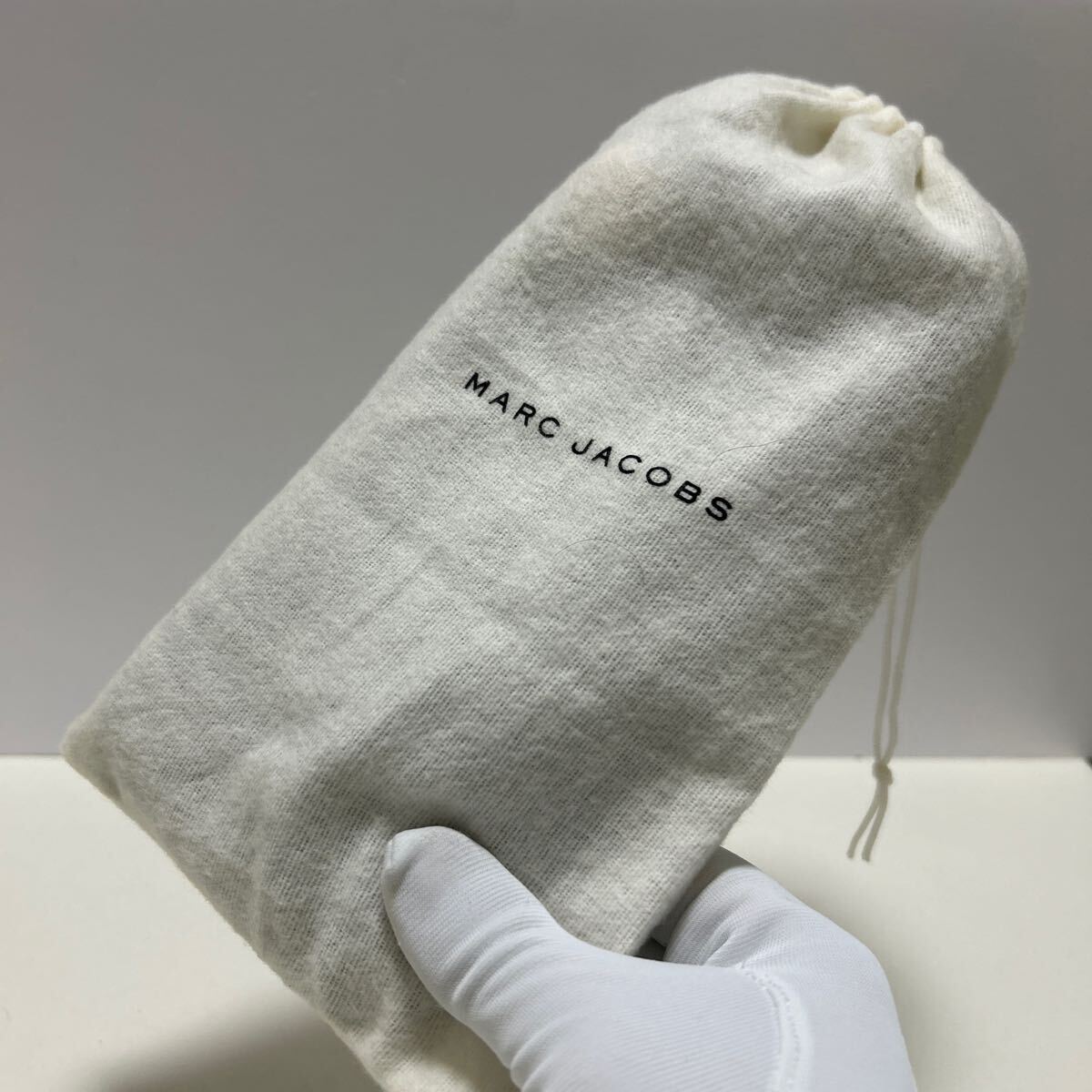 ☆袋付き☆ ◆MARC JACOBS マークジェイコブス　ラウンドジップ 長財布　ブルー◆　キルティング　スタッズ　大容量 【送料無料】0612