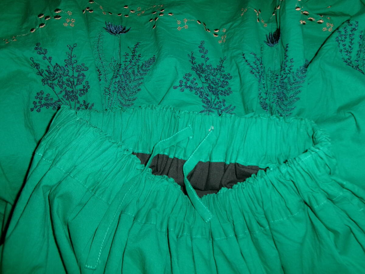 ohanaオハナ☆キレイなグリーン濃緑のフレアロングスカート☆かわいい♪ネイビー紺の花束の刺繍入り☆ナチュラル＆柔らか♪コットン素材☆F_画像7