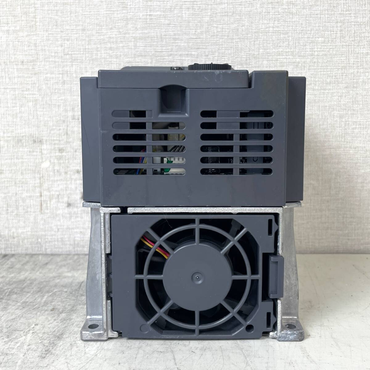 MITSUBISHI INVERTER FR-D720-1.5K 2023-03 現(xiàn)狀品【B-351】