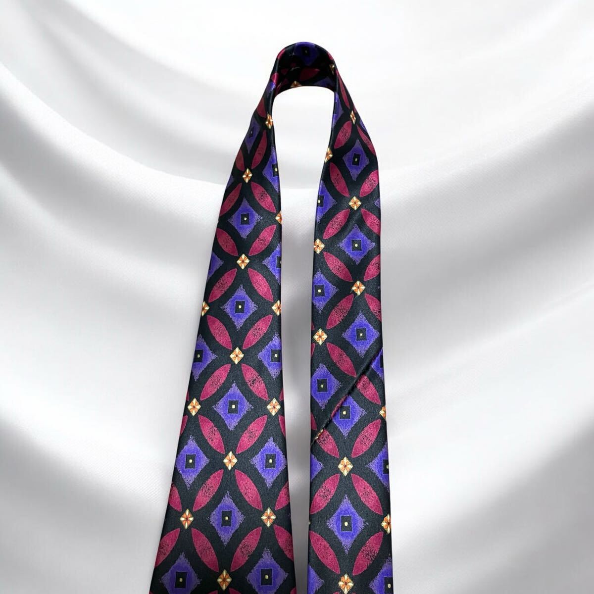 【美品】Brioni ブリオーニ ネクタイ カシミア ハイブランド パープル系 紳士の頂点 Brioni ブリオーニ ネクタイ パープル 紫 光沢 高級
