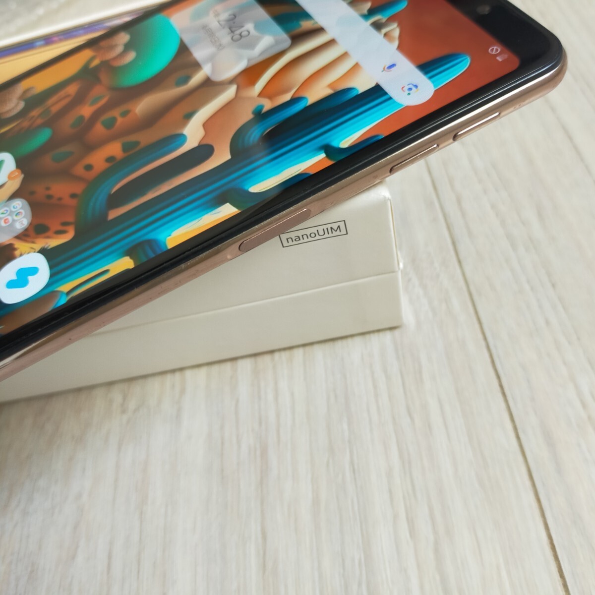 「GALAXY　A7」 ゴールド　割と美品になります　　SIMフリー　有機ELディスプレイ、トリプルカメラ　RAM4GB.ROM64GB 　ケースおまけ