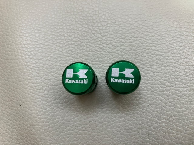 ★ 新品 Kawasakiのロゴ入りエアーバルブキャップ 緑色 ２個(gè)セット ZX-10R ZX-6R ZX-4R ZX-25R 250 400 NINJA 650等★