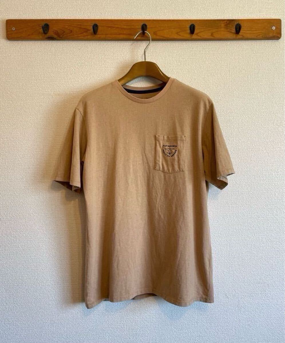 ［美品］Patagonia パタゴニア 刺繍ロゴ ポケットTシャツ Mサイズ ベージュ レスポンシビリティー リサイクルコットン 