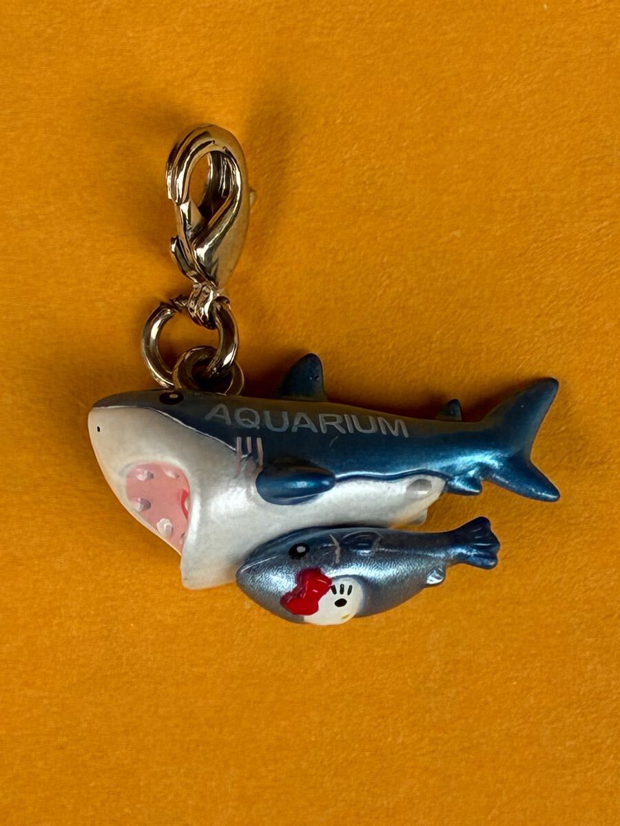 ★レア★未使用品★水族館限定 AQUARIUM アクアリウム ファスナーマスコット根付け★コバンザメ サメ★ご當(dāng)?shù)廿匹?ハローキティ 