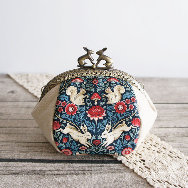 ウサギがま口ポーチ*兎とリス×ネイビー*ハンドメイド