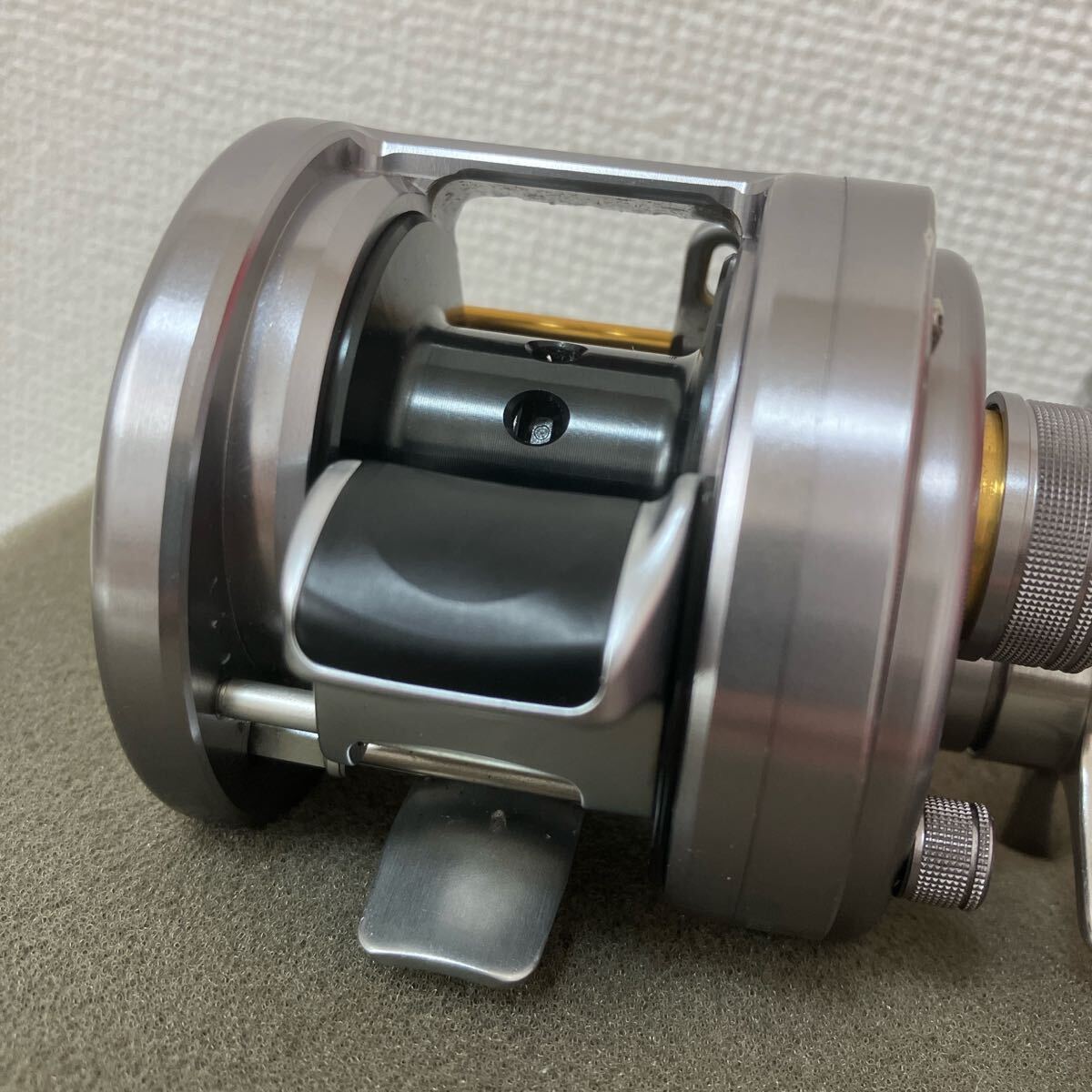 シマノ09カルカッタコンクエスト200 DC右巻き☆F-11