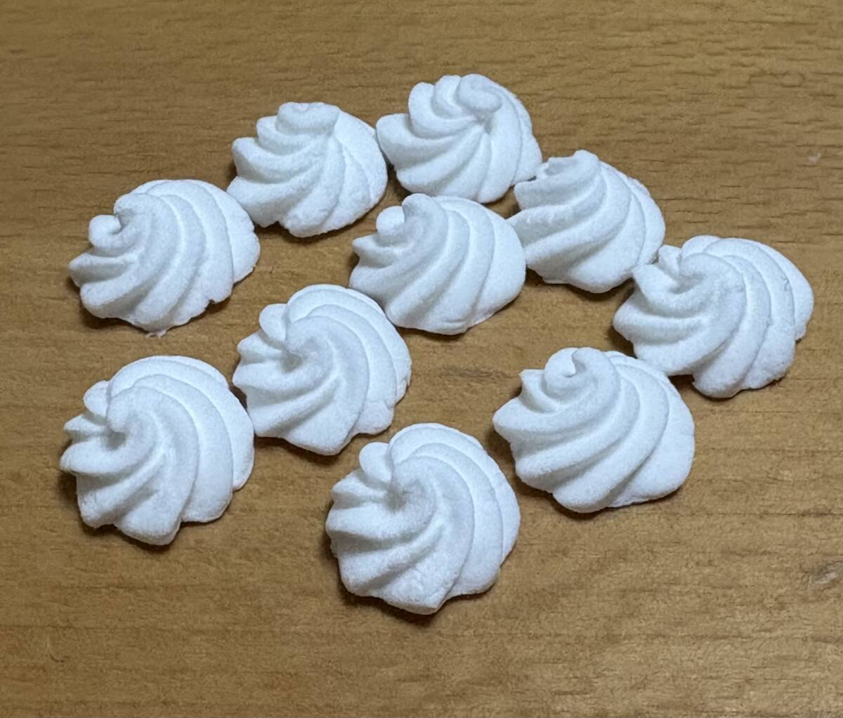 即決★ホイップ白10個(gè)★軽量粘土★デコパーツ★生クリーム★おままごと★ハンドメイド★クレイケーキ★