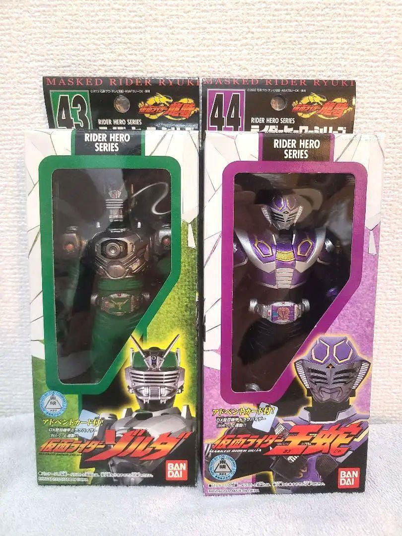 王蛇サバイブと王蛇（ブランク体）の2形態が揃う！フィギュア
