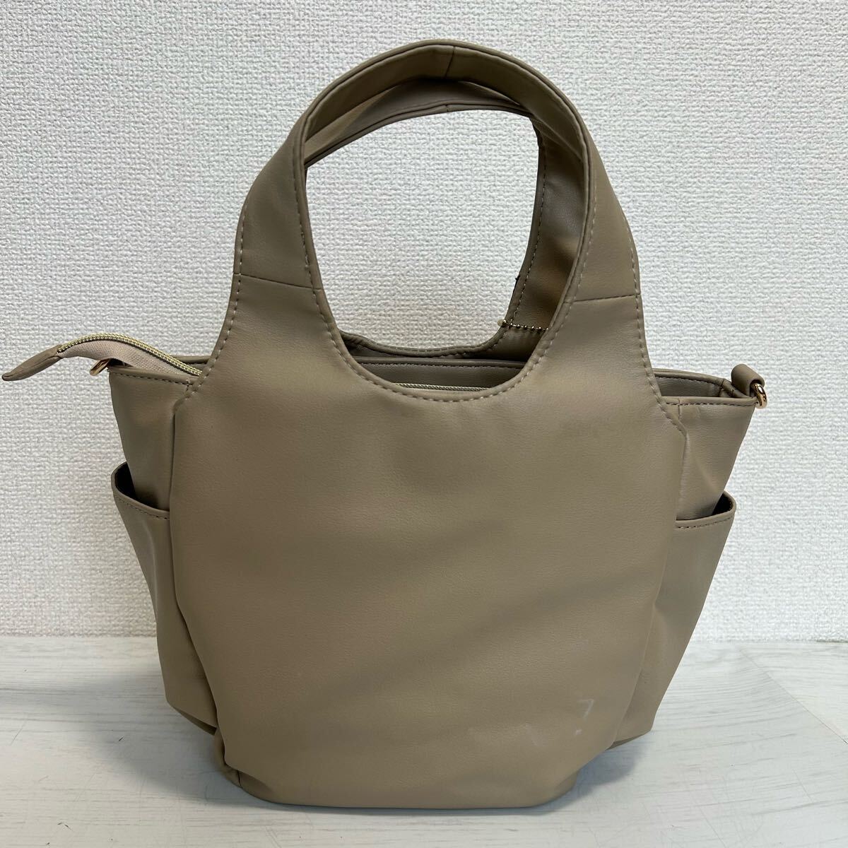 レディース 2way 斜め掛け ショルダーバッグ ハンドバッグ トートバッグ タッセル 合皮 レザー ベージュ 軽量 可愛い