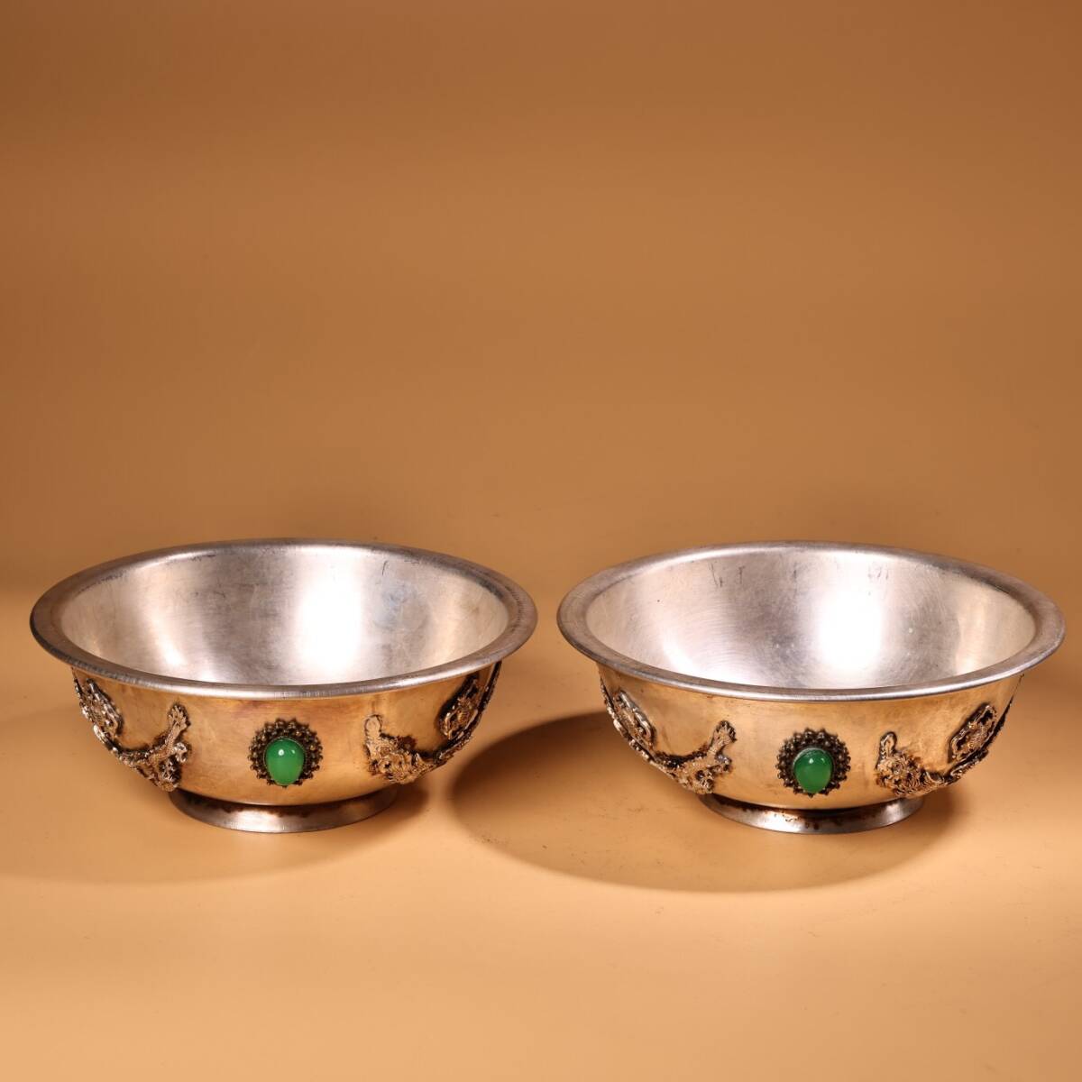 仁】『銅製・銀鍍・寶石嵌・龍鳳碗一對・置物・賞物』極細工 古董
