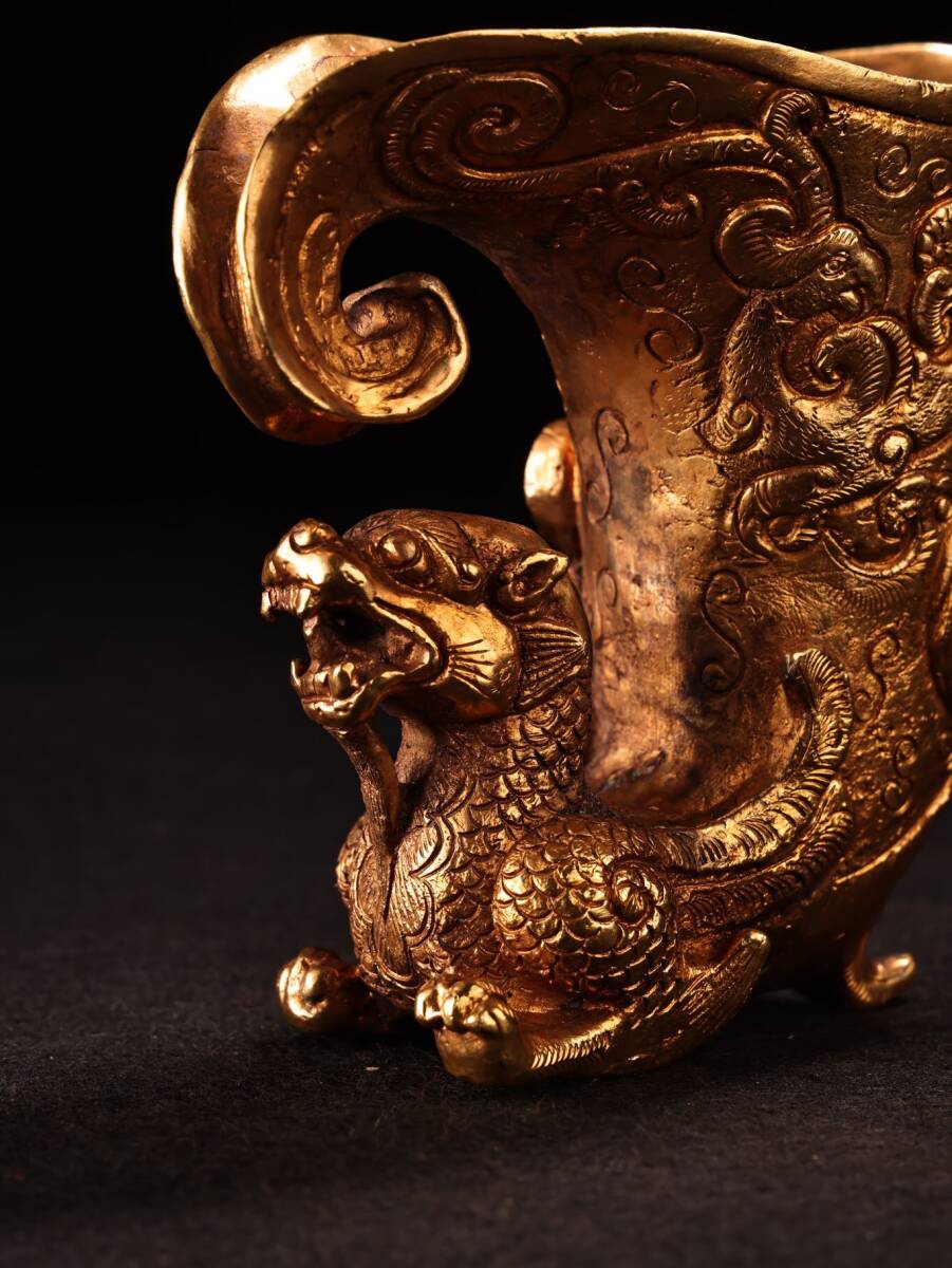 中国古美術・珍蔵純銅製・鎏金龍彫酒杯・細密彫・純手作り・文房具・賞物・酒器・酒具 仁】『銅製・塗金・龍杯・置物・賞物』極細工 古董品 中国古玩 古