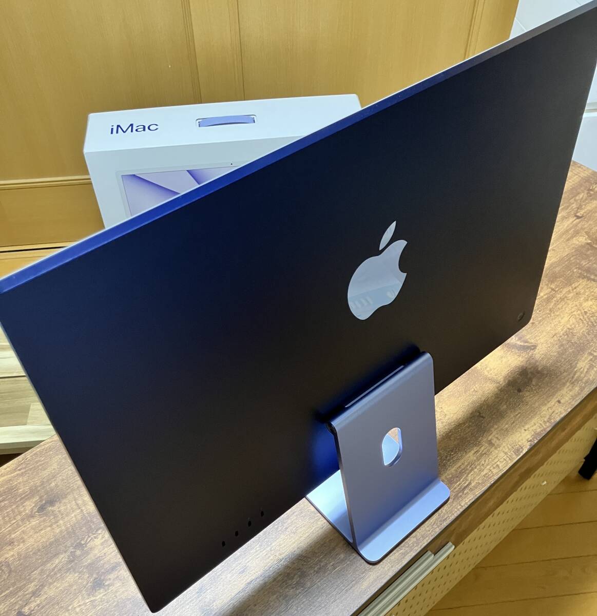  красивый Apple iMac 2020 24 дюймовый Apple M1 8GB SSD 512GB лиловый цифровая клавиатура имеется Magic Keyboard рабочее состояние подтверждено 