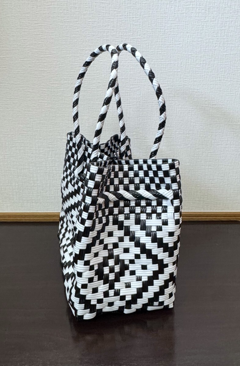 プラカゴ　メルカド　トートバッグ　ハンドメイド　かごバッグ　パサール　模様編み　ブラック×ホワイト