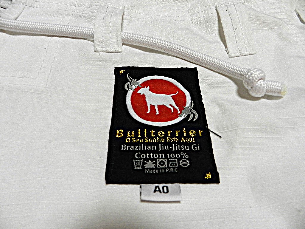 【送料無料】美品（冬季使用回?cái)?shù)10回程度）ブルテリア柔術(shù)著上下白帯付き　A0サイズ