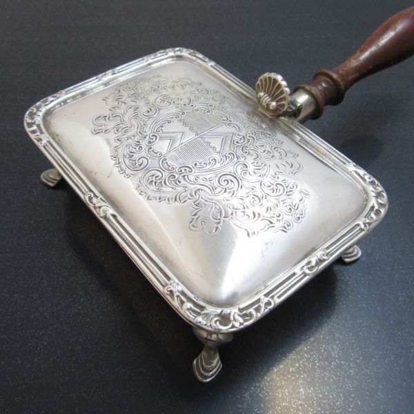 【英国】サイレントバトラー【シルバープレート】素晴らしいチェイシング 英国】サイレントバトラー【シルバープレート】素晴らしい