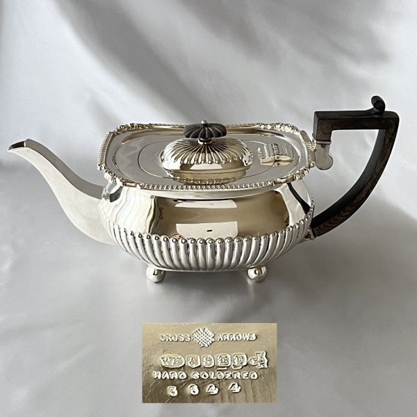 【 William Hutton & Son 】ティーポット【シルバープレート】 William Hutton & Son 】ティーポット【シルバープレート