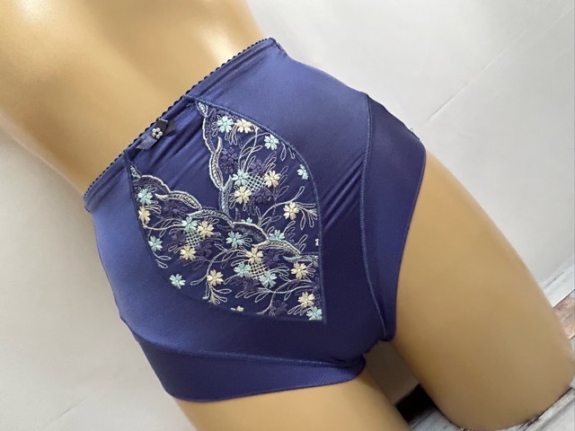 g30015△トリンプ 補(bǔ)正 ガードル ショート 光沢ブルー 64