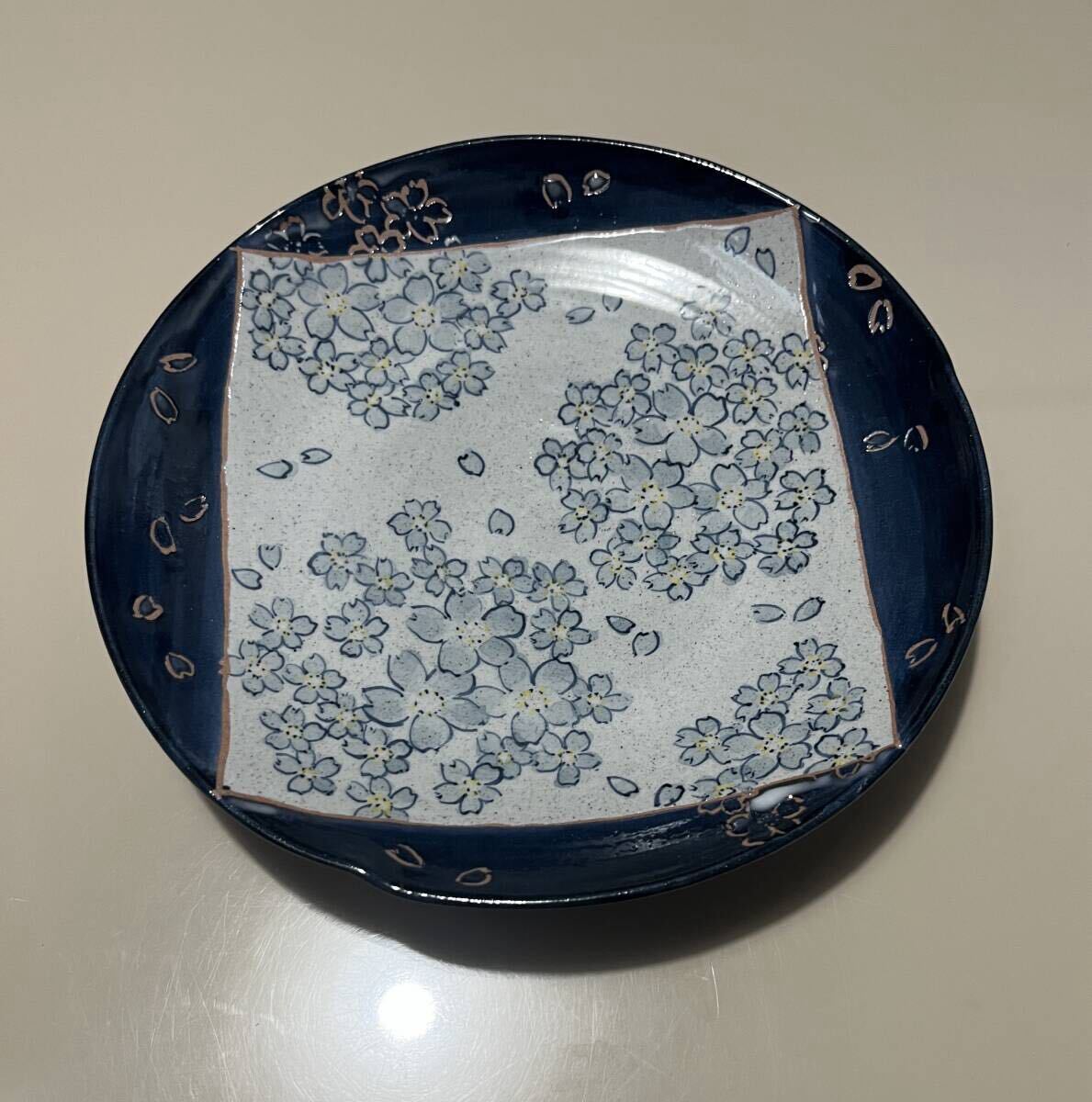 有田焼 桜 丸皿 紺色 藍色 焼き物 陶器 食器 さくら ○有田焼 桜 丸皿 紺色 藍色 焼き物 陶器 食器 さくら○