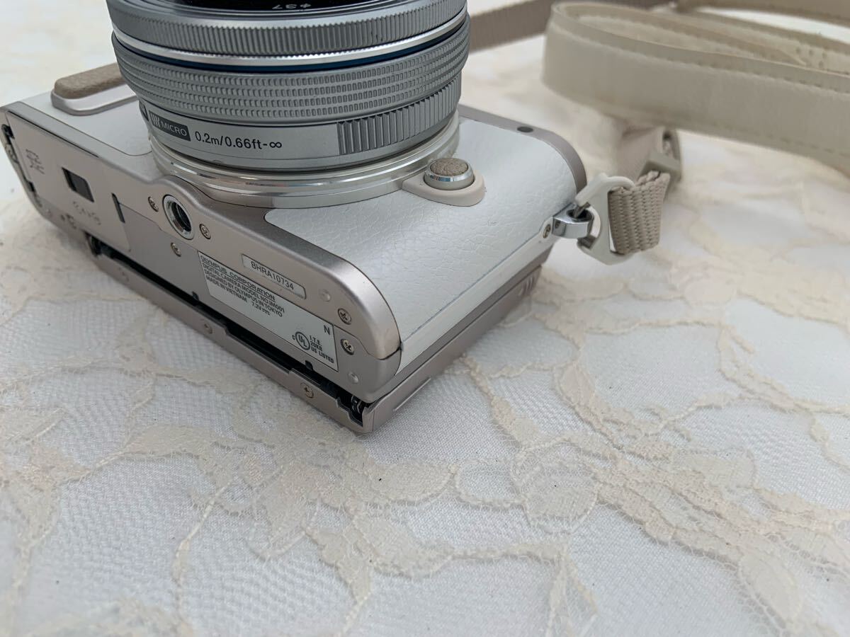 OLYMPUS PEN E-PL8 