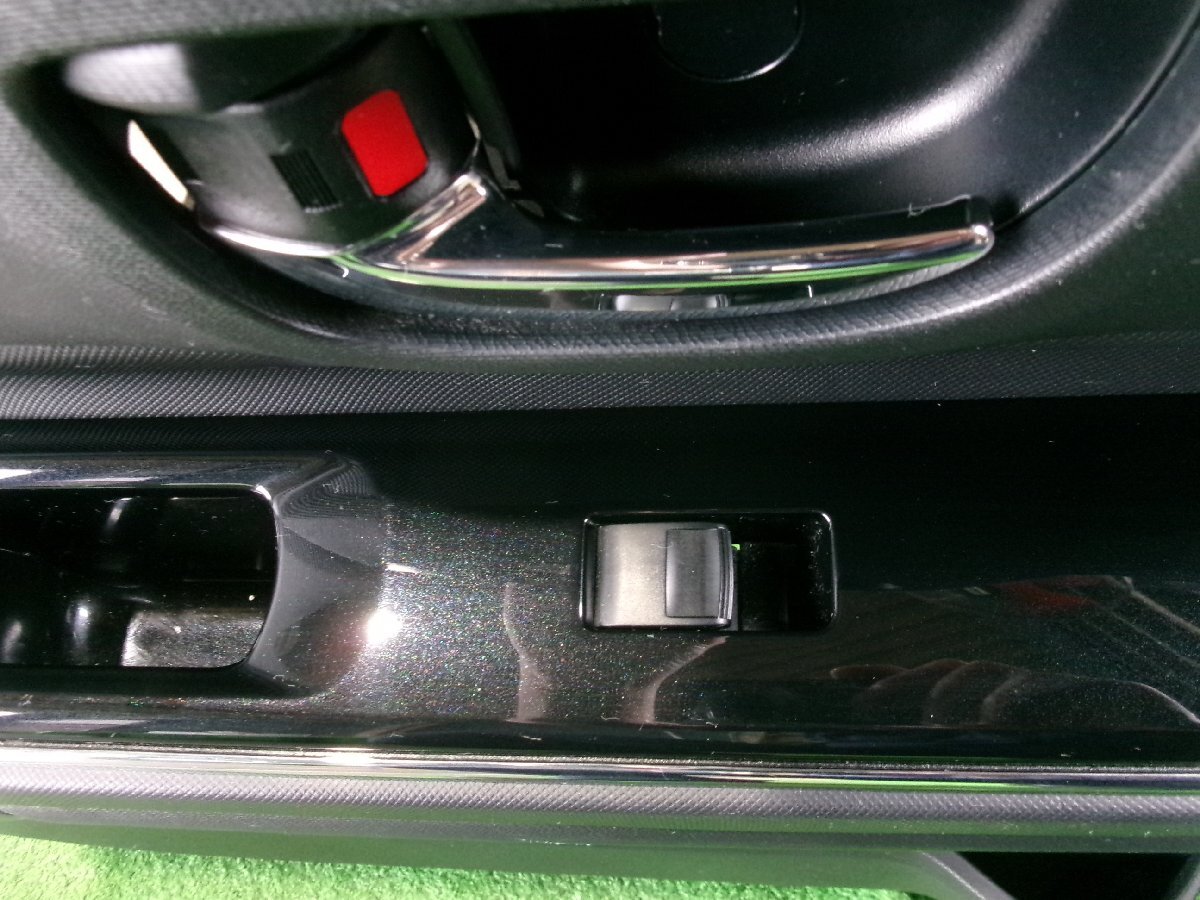 トヨタ　アクアNHP10　Gs純正　2014年　左フロントドアトリム　內(nèi)張り　Y7.0629