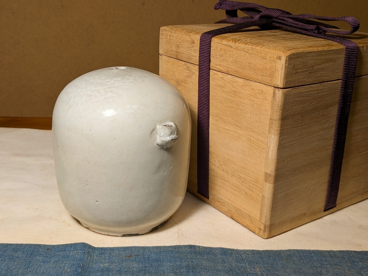 【哲】【特別出品】極めて貴重な李朝白磁膝頭水滴（李朝后期）