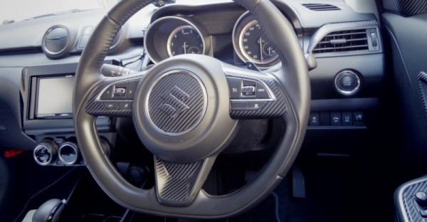 スイフト ステアリングカスタマイズセット ４Dカーボン調 車種別カット済みステッカー専門店　ｆｚ ZC33 ZC55 ZC43 ZC83 ZC13_画像4