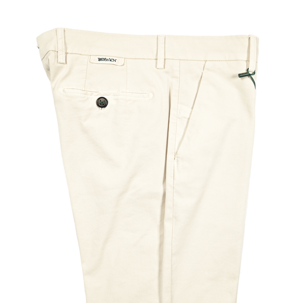 新入荷 新品 ベルウィッチ BERWICH MORELLO モレロ スラックス ストレッチ チノ パンツ 春夏 メンズ コットン オフホワイト 422042-46