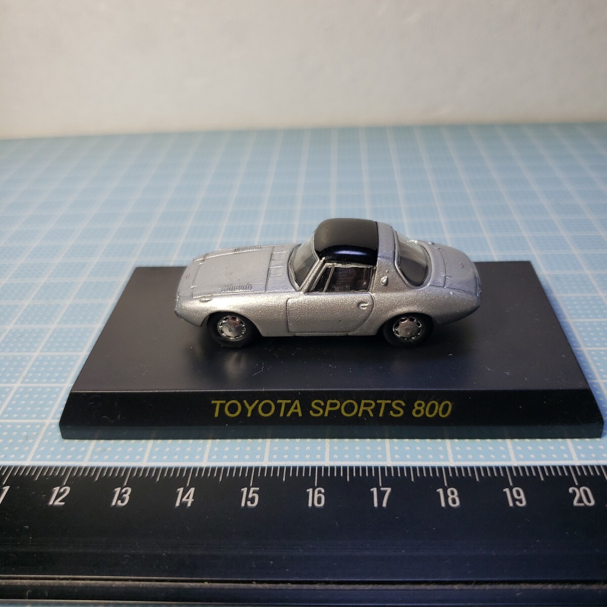 Kyosho 1/64 TOYOTA миникар коллекция TOYOTA SPORTS 800 Kyosho 1/64 TOYOTA миникар коллекция TOYOTA SPORTS 800