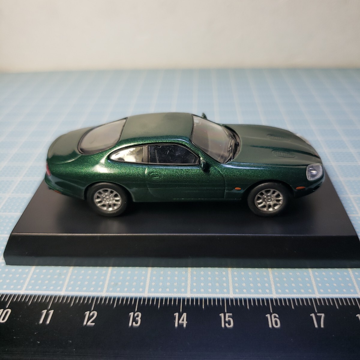 京商 1/64 ブリティッシュカー ミニカーコレクション JAGUAR XKR