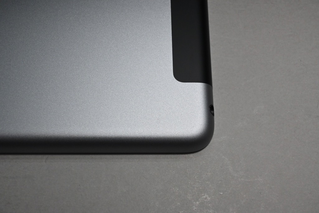 iPad 第6世代 32GB スペースグレイ MR6N2J／キャリアau Apple iPad (第6世代) Wi-Fi+Cellular(au) 32GB スペースグレイ