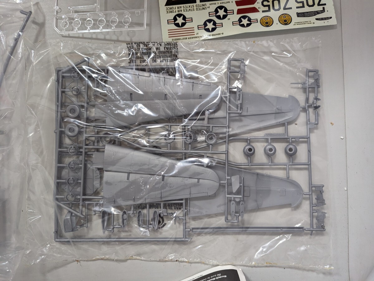 # не собран Revell Revell 1/72 RB-36H The Peacemaker .. машина пластиковая модель #